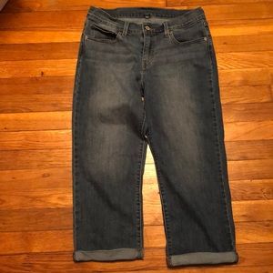 Levi’s Cropped Rolled Jeans